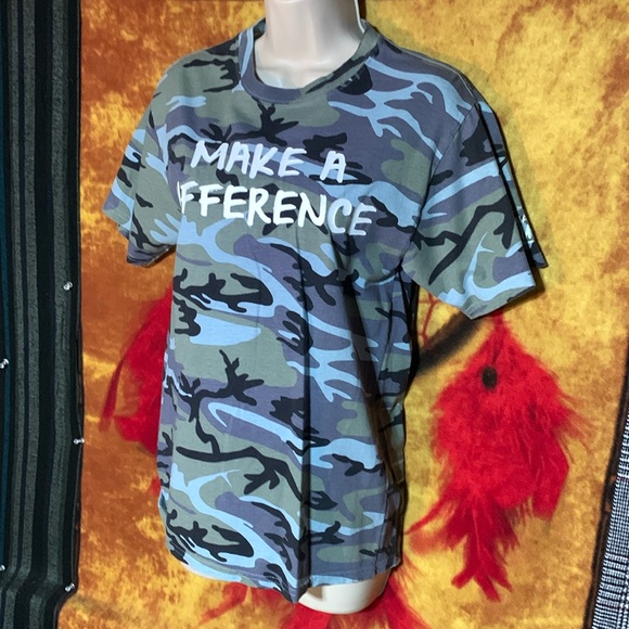 YIW-women’s blue/gray camo ‘MAKE A DIFFERENCE’ short sleeve graphic tee-shirt - Picture 2 of 9